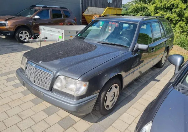 mercedes benz biała Mercedes-Benz Klasa E cena 15700 przebieg: 309000, rok produkcji 1994 z Biała